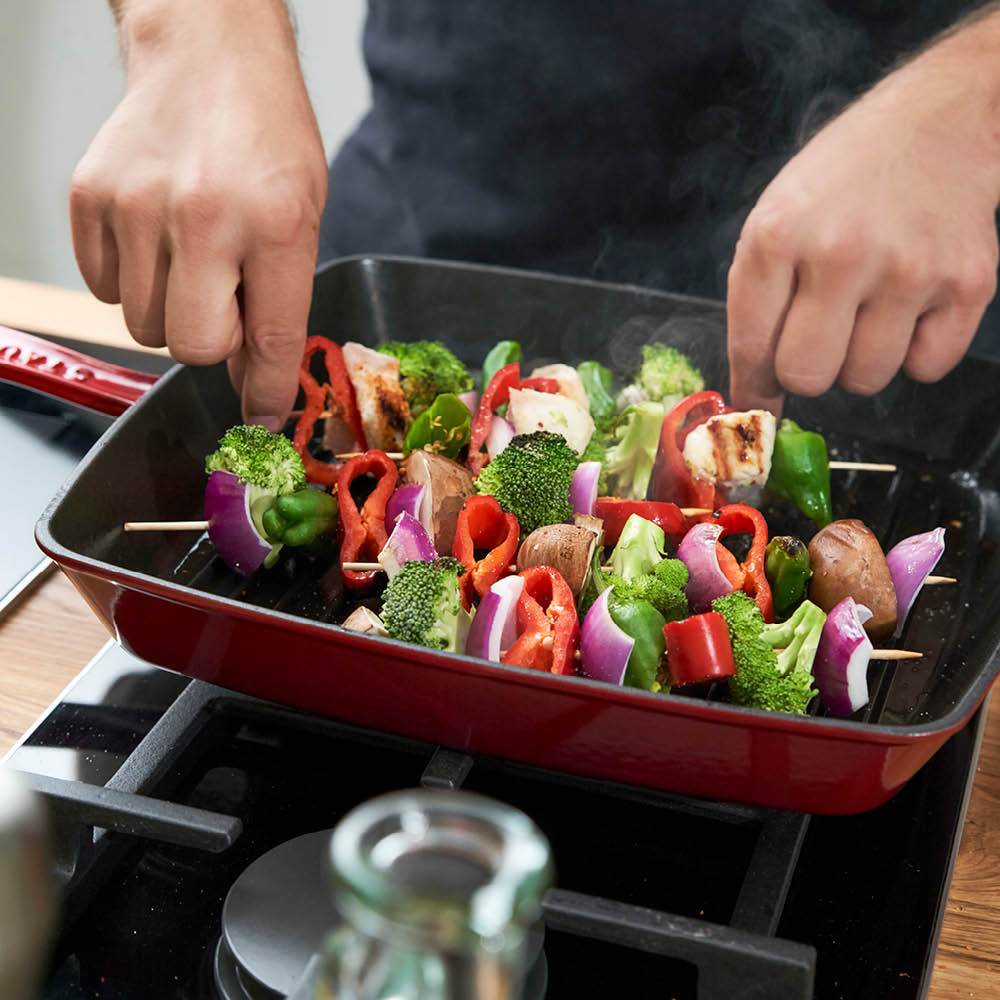 https://www.zwilling.com/on/demandware.static/-/Sites-zwilling-ca-Library/default/dw7bcb88fe/images/product-content/masonry-content/staub/cast-iron/pans/40501-110-0_Lifestyle_Image_Product_OS_750x750_3.jpg