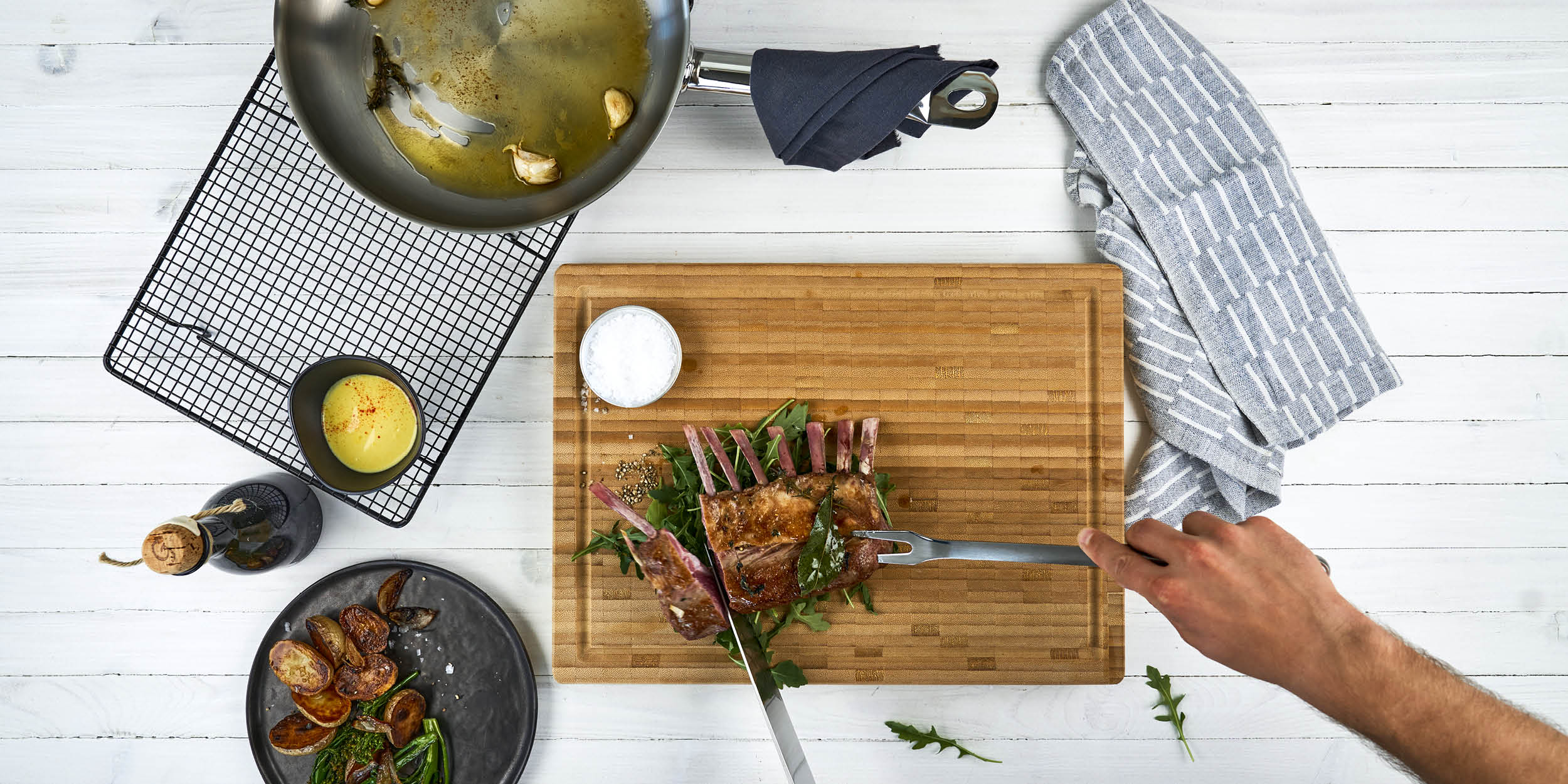 https://www.zwilling.com/on/demandware.static/-/Sites-zwilling-ca-Library/default/dw90e33789/images/product-content/masonry-content/zwilling/cutlery/cutting-boards/30772-400-0_Lifestyle_Image_Series_OS_1200x600.jpg