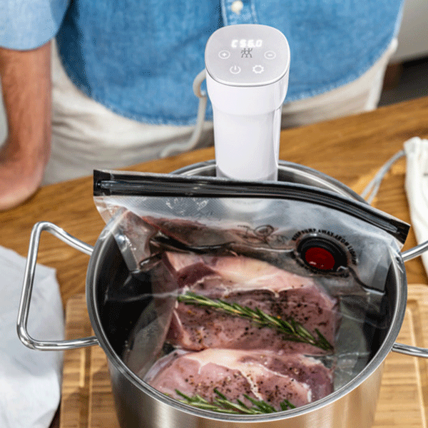 https://www.zwilling.com/on/demandware.static/-/Sites-zwilling-ca-Library/default/dwaab8a4dd/images/product-content/masonry-content/zwilling/sous-vide/pdp_sous-vide_vacuum-stick-black_masonry-content-2_600x600.jpg