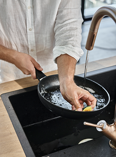 https://www.zwilling.com/on/demandware.static/-/Sites-zwilling-es-Library/default/dwd5cf2654/images/product-content/triple-module-ps-copy-and-image/ballarini/cookware/triple-module-ballarini-cookware-frypans-dark-coating-care-and-use-378-510.jpg