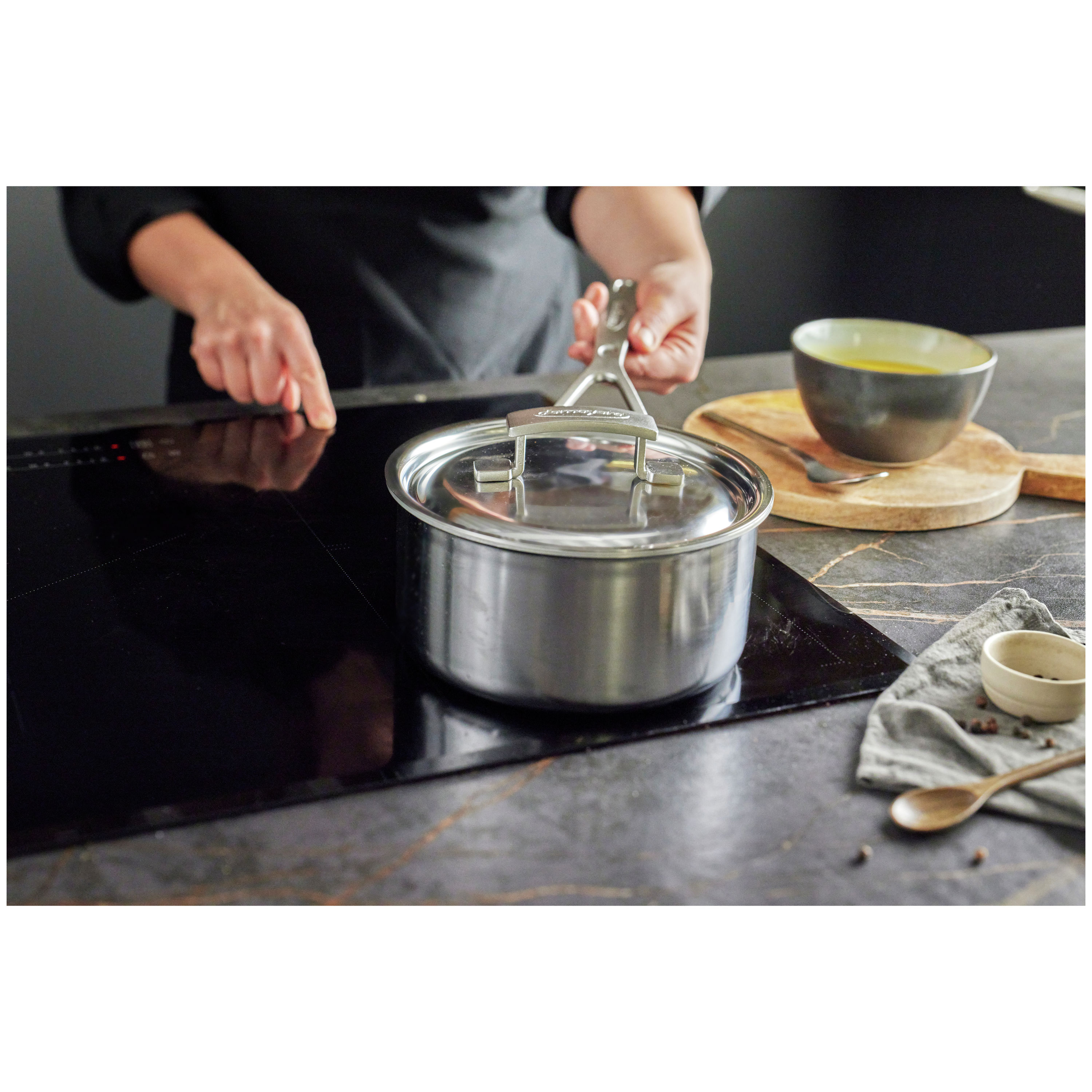 CUISINE COOKWARE COMMAND PERFORMANCE 18/10 STAINLESS STEEL 3QT POT WITH LID