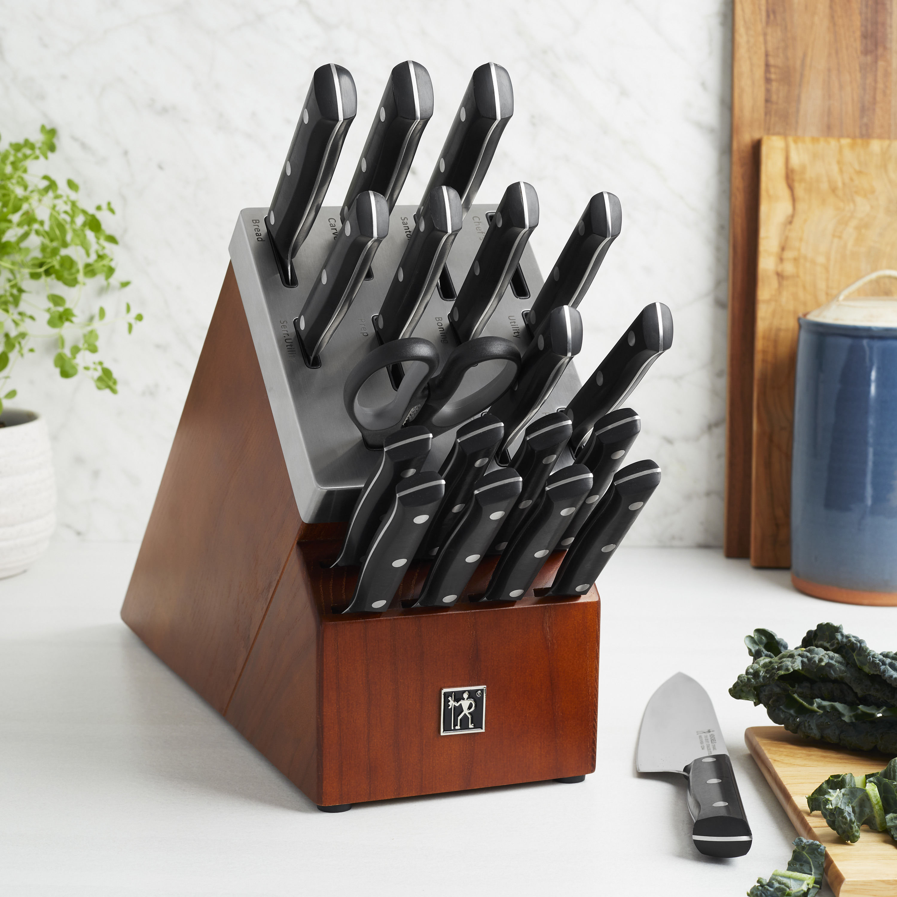  HENCKELS Definition 7-Piece Self-Sharpening Razor-Sharp Knife  Block Set for Paring, Santoku, Utility, Chefs, Carving, Kitchen Shears,  German Engineered Informed by 100+ Years of Mastery, Black: Home & Kitchen
