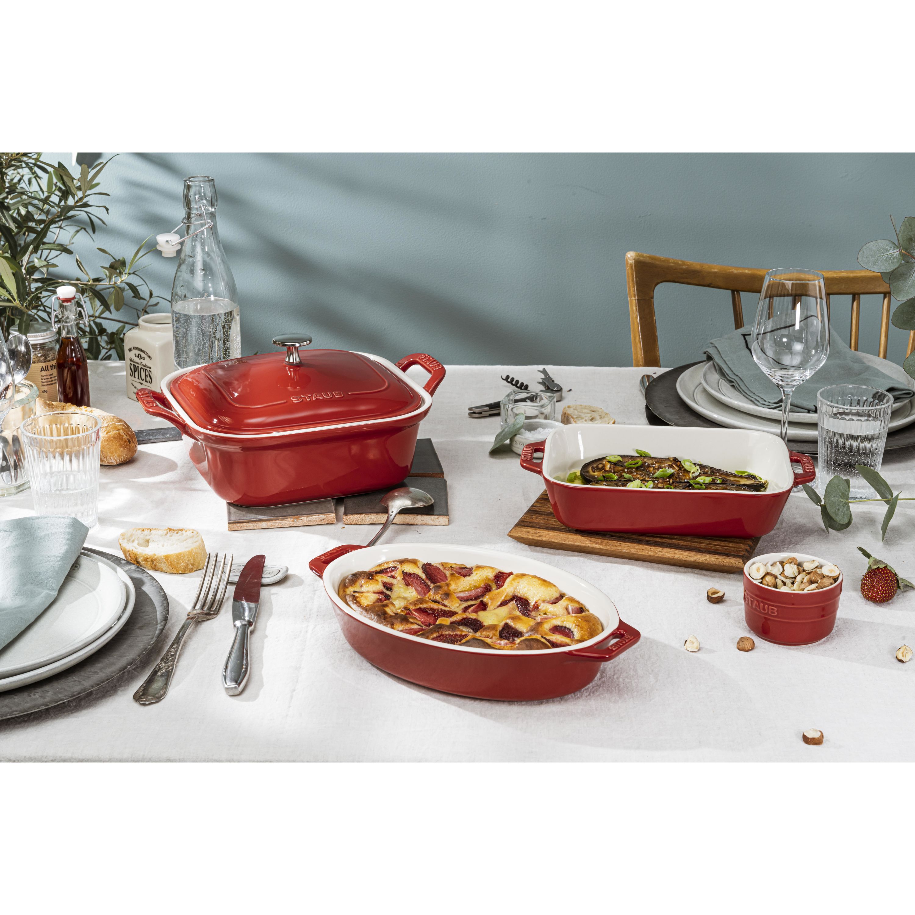  Staub Ceramics 4-pc Baking Pans Set, Casserole Dish with Lid,  Brownie Pan, Cherry: Home & Kitchen