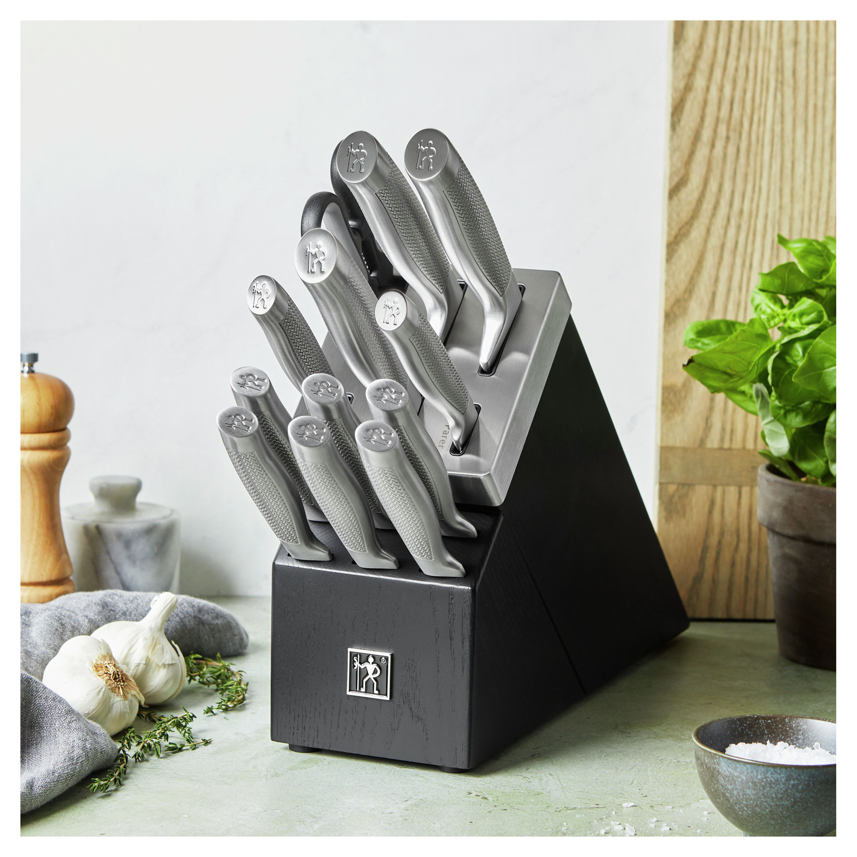 Save $457 on This Henckels Self-Sharpening Knife Set That 'Can Cut
