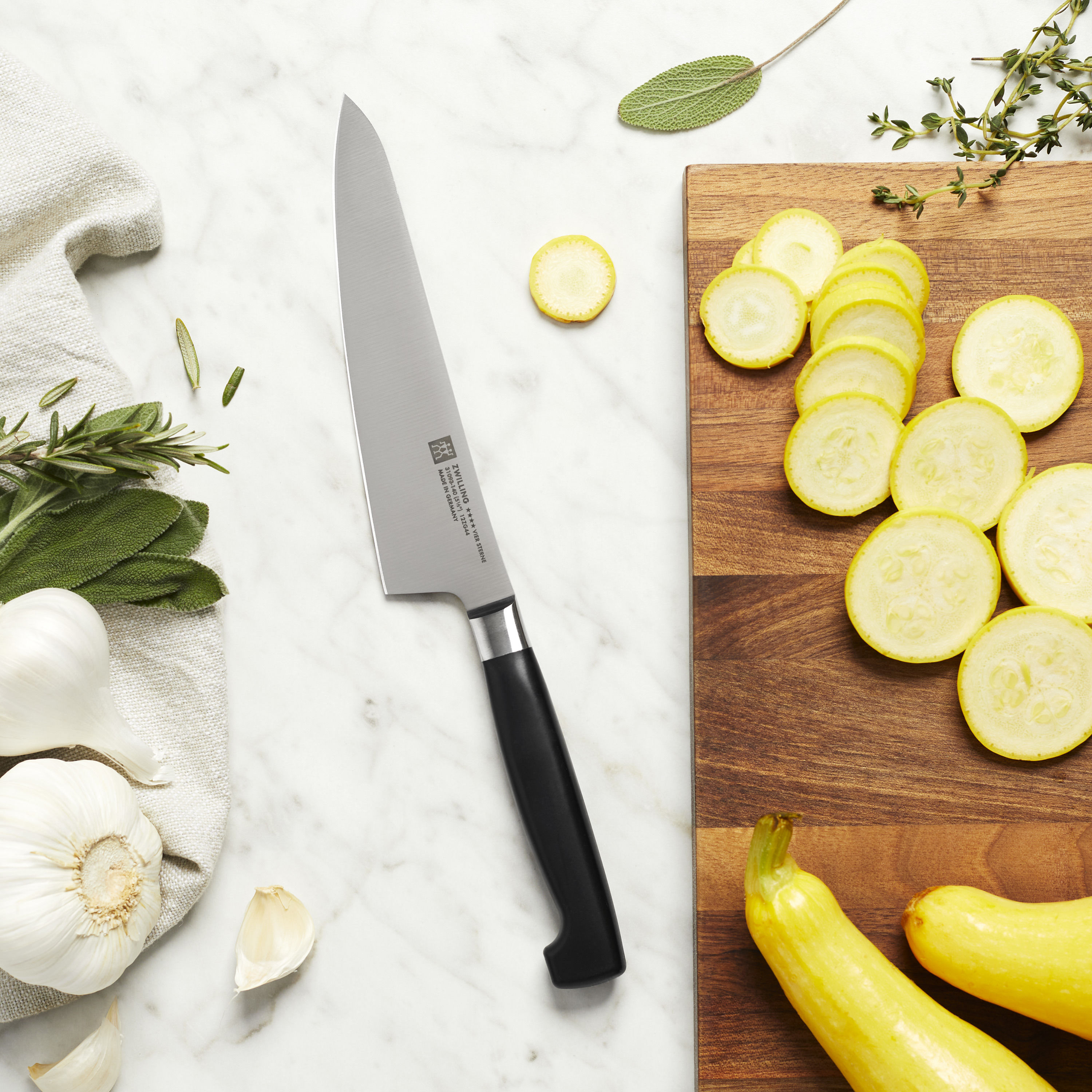Buy ZWILLING **** Four Star Chef's knife compact | ZWILLING.COM