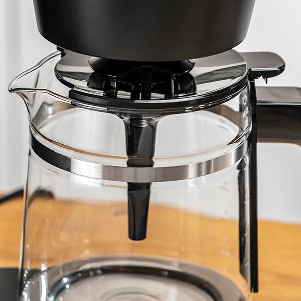 https://www.zwilling.com/on/demandware.static/-/Sites-zwilling-us-Library/default/dw41977da9/images/product-content/masonry-content/zwilling/electrics/world-of-coffee/masonry-drip-coffee-maker-right.jpg