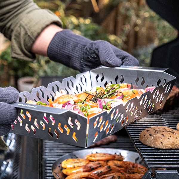 https://www.zwilling.com/on/demandware.static/-/Sites-zwilling-us-Library/default/dw67e9502e/images/product-content/masonry-content/zwilling/bbq/bbq-plus/pdp-masonry-content-zwilling-bbq-grill-basket-m-outer-content-2_600x600.jpg