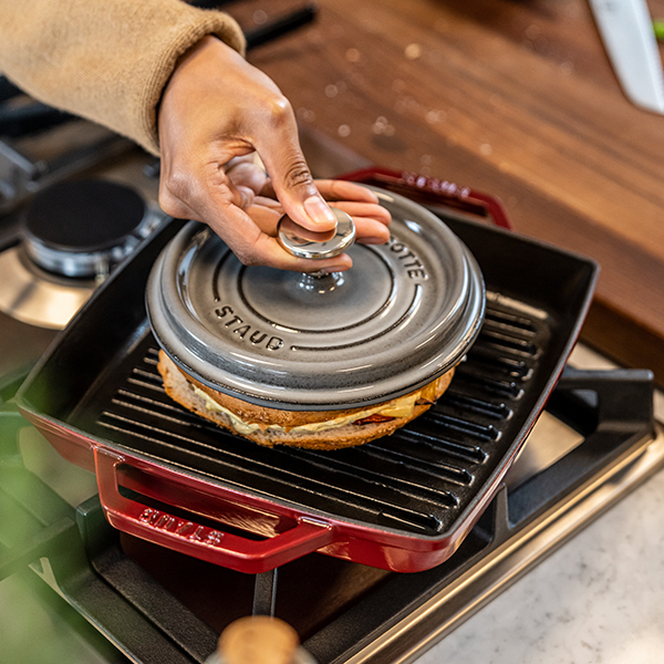 https://www.zwilling.com/on/demandware.static/-/Sites-zwilling-us-Library/default/dw6b55efe7/images/product-content/masonry-content/staub/cast-iron/grills/pdp-masonry-content-staub-grills-outer-content-1_600x600.jpg