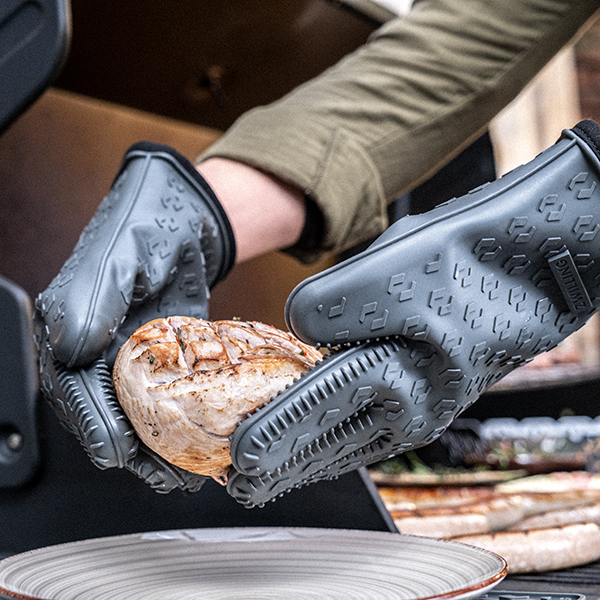 https://www.zwilling.com/on/demandware.static/-/Sites-zwilling-us-Library/default/dw6eb445f3/images/product-content/masonry-content/zwilling/bbq/bbq-plus/pdp-masonry-content-zwilling-bbq-silicone-gloves-750062048-outer-content-1_600x600.jpg