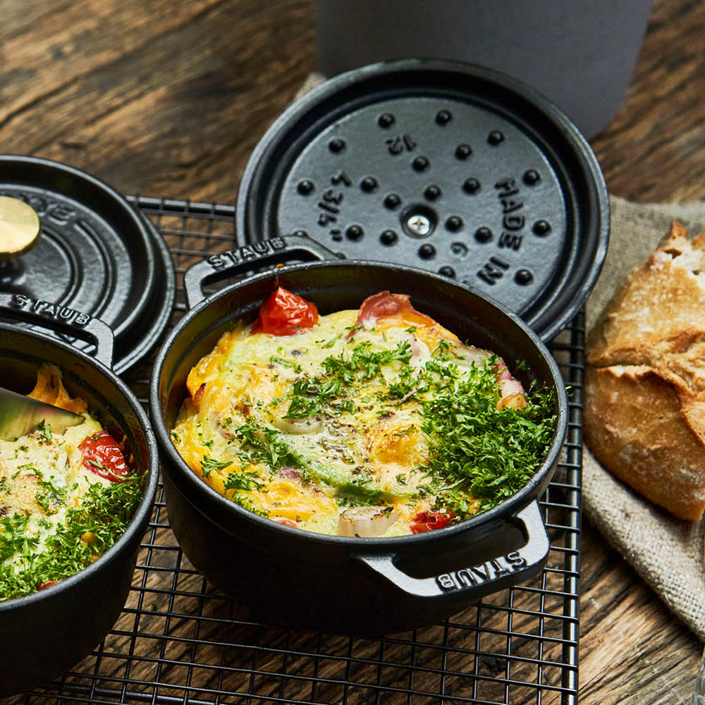 https://www.zwilling.com/on/demandware.static/-/Sites-zwilling-us-Library/default/dwbd51b966/images/product-content/masonry-content/staub/cast-iron/cocotte/40509-471-0_Lifestyle_Image_Product_OS_750x750_3.jpg
