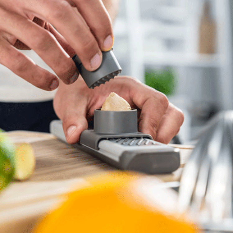 Kitchen Professional Cheese Grater Durable Metal Lemon Zester Grater -  China Cheese Grater and Cheese Slicer price