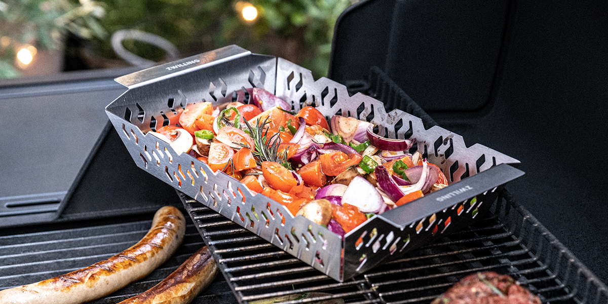 https://www.zwilling.com/on/demandware.static/-/Sites-zwilling-us-Library/default/dwda2df18d/images/product-content/masonry-content/zwilling/bbq/bbq-plus/pdp-masonry-content-zwilling-bbq-grill-basket-m-full-width_1200x600.jpg